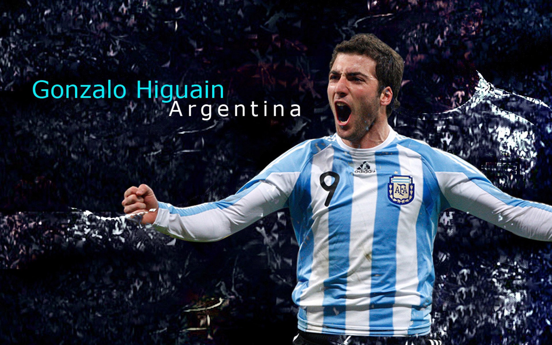 依托互联网平台，打造线上足球社区，线下足球