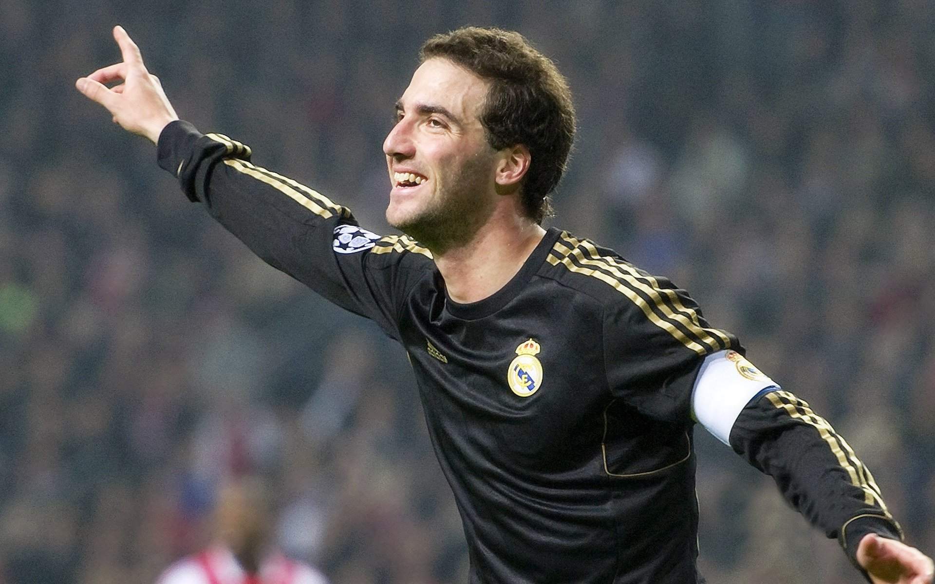 国际足球赛事中精彩纷呈，吸引球迷目光，国际足球那些事